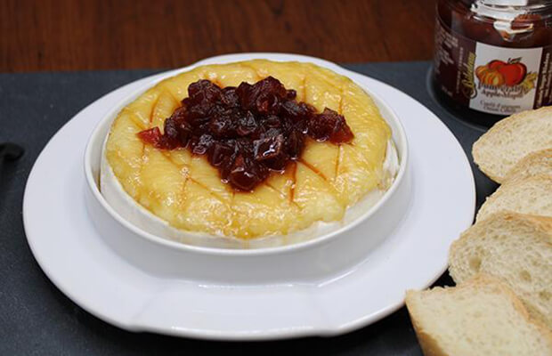 Brie, maple and onion confit - Our recipe ideas - Cidrerie Verger Bilodeau